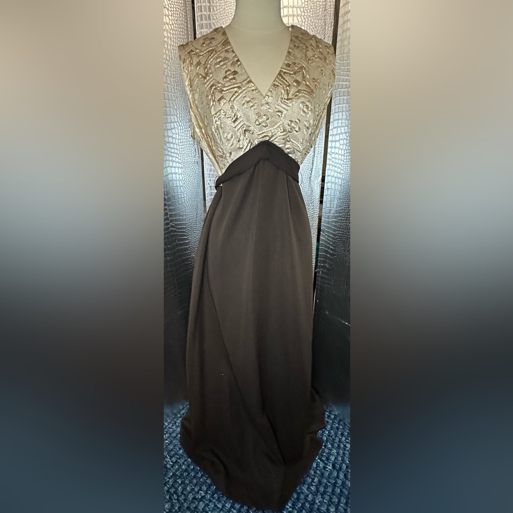 Elegant Brown and Cream Sleeveless Formal Maxi Dress